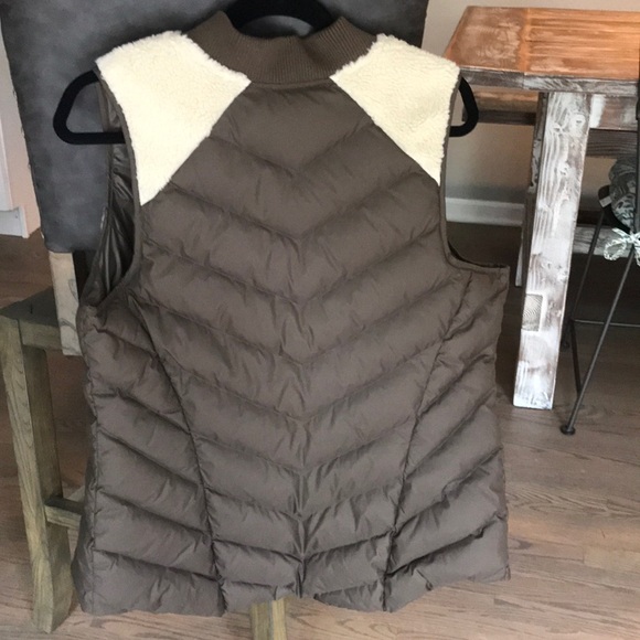 Athleta Down Puffer Vest - Picture 4 of 9